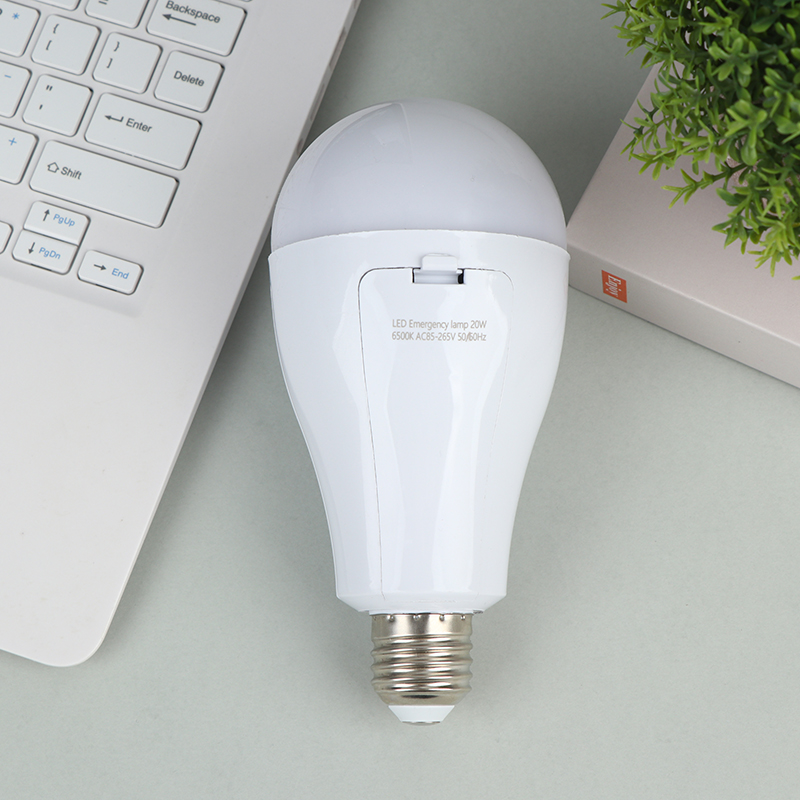 مصباح LED طوارئ قابل لإعادة ال - مراجعة Solar Emergency Charger وسعره